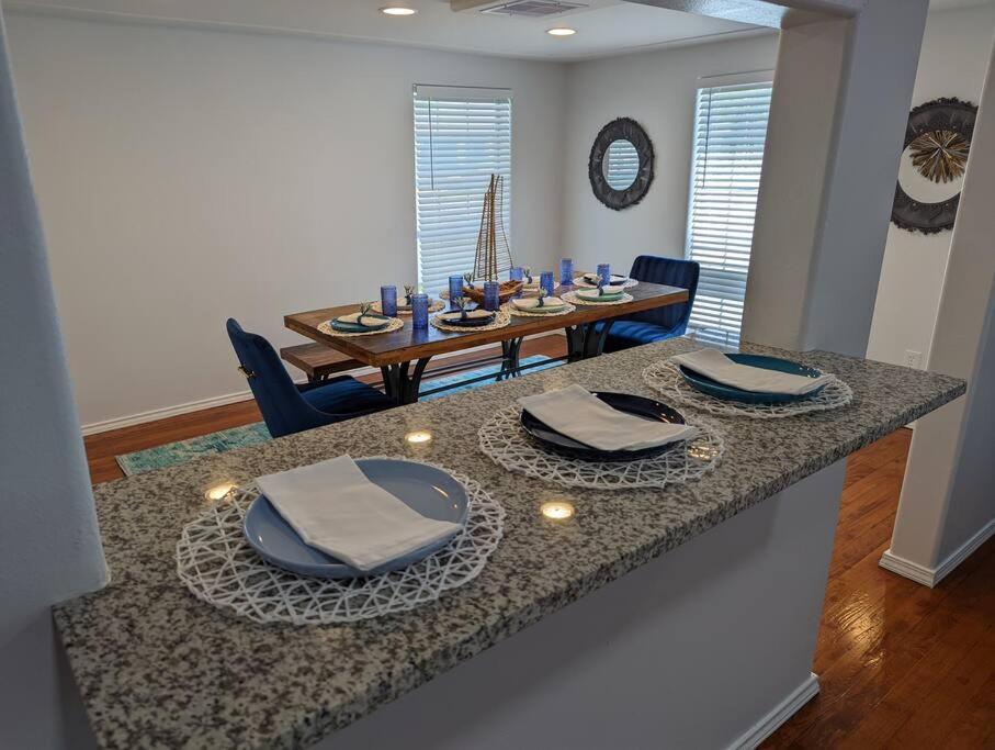 5/3 With A Heated Pool 2 Min From Beach, Updated غالفيستون، تكساس المظهر الخارجي الصورة