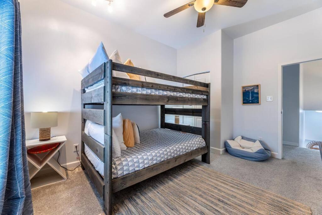 5/3 With A Heated Pool 2 Min From Beach, Updated غالفيستون، تكساس المظهر الخارجي الصورة